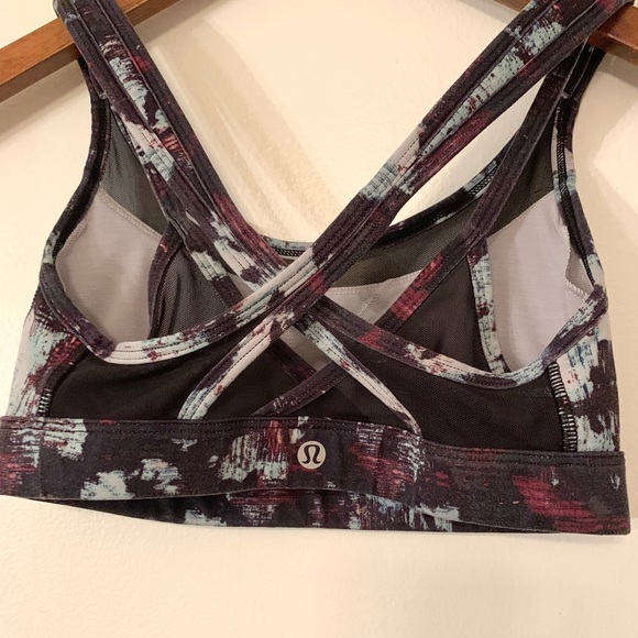 Lululemon Get Down Bra in Static Blossom - Picture 5 of 7